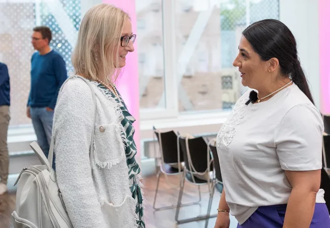 Ajla Crnalic im Gespraech